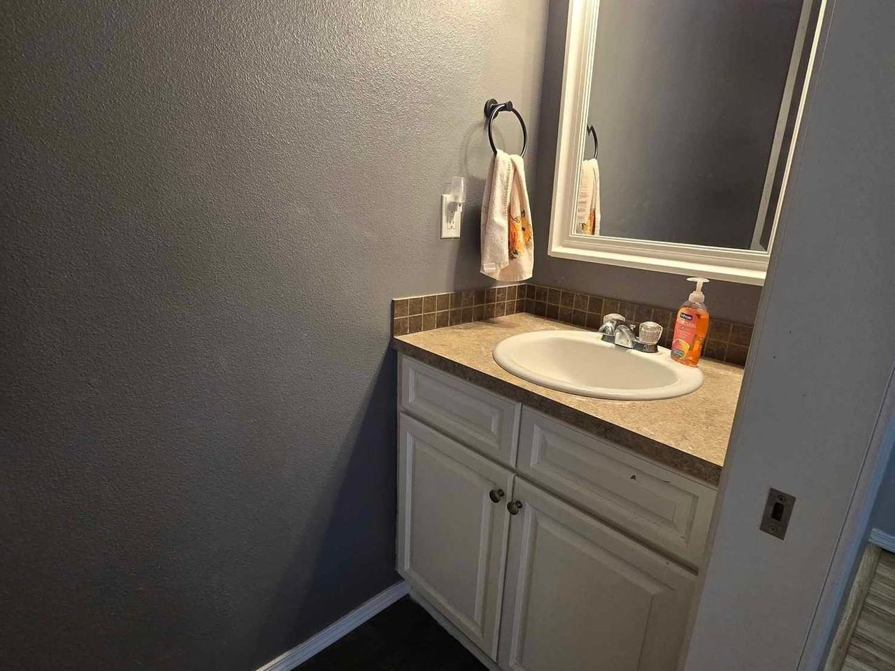 3807 Easthaven Ave - Photo 3 of 50