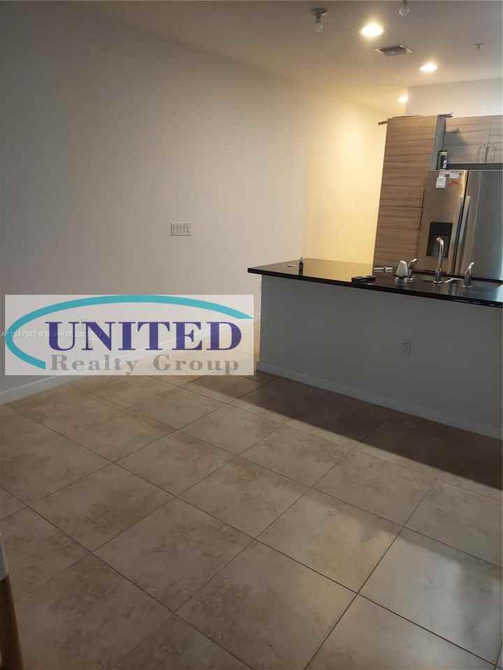 2750 Miramar Boulevard - Photo 6 of 8