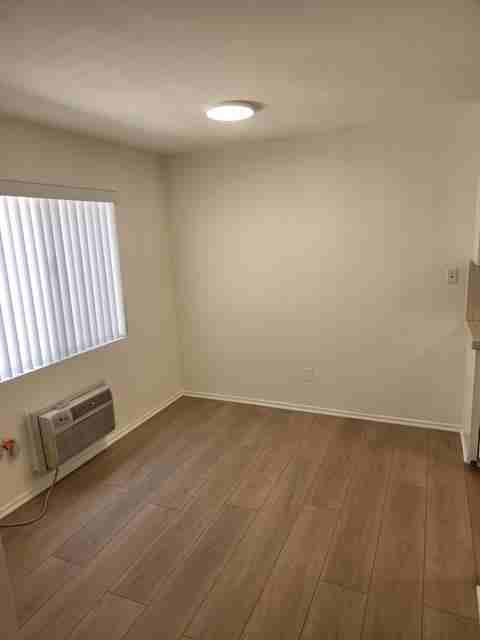 1650 Federal Ave - Photo 2 of 14