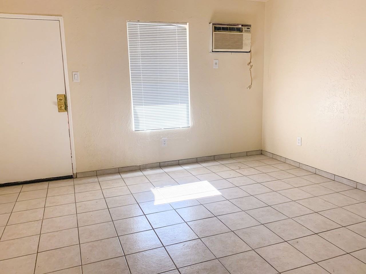 520 Ortiz Dr. SE - Photo 5 of 30