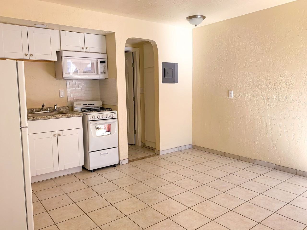 520 Ortiz Dr. SE - Photo 6 of 30