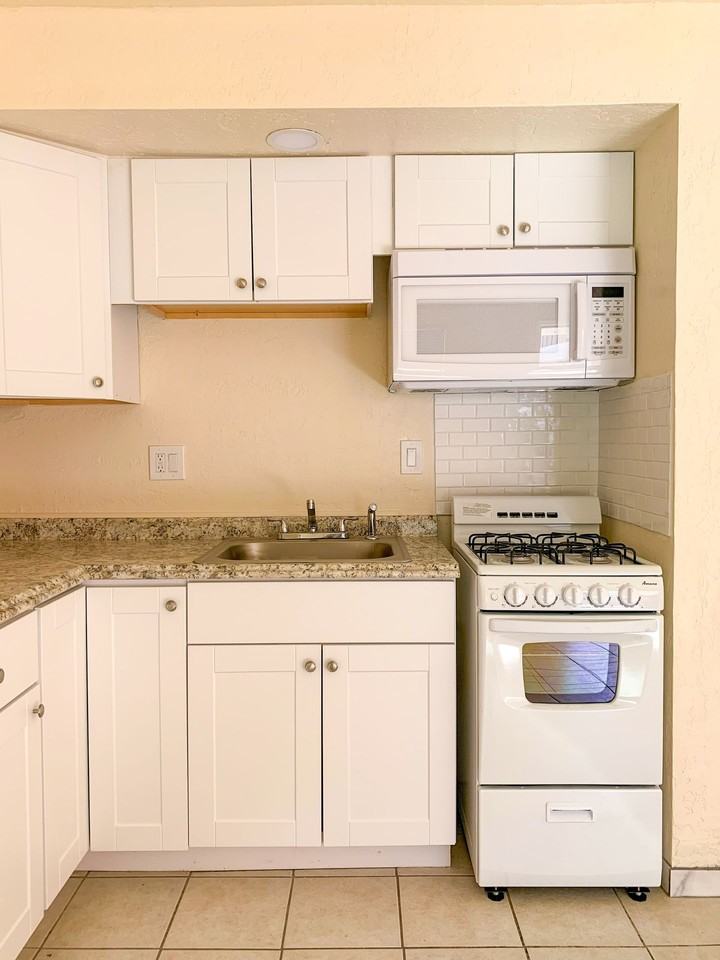 520 Ortiz Dr. SE - Photo 7 of 30