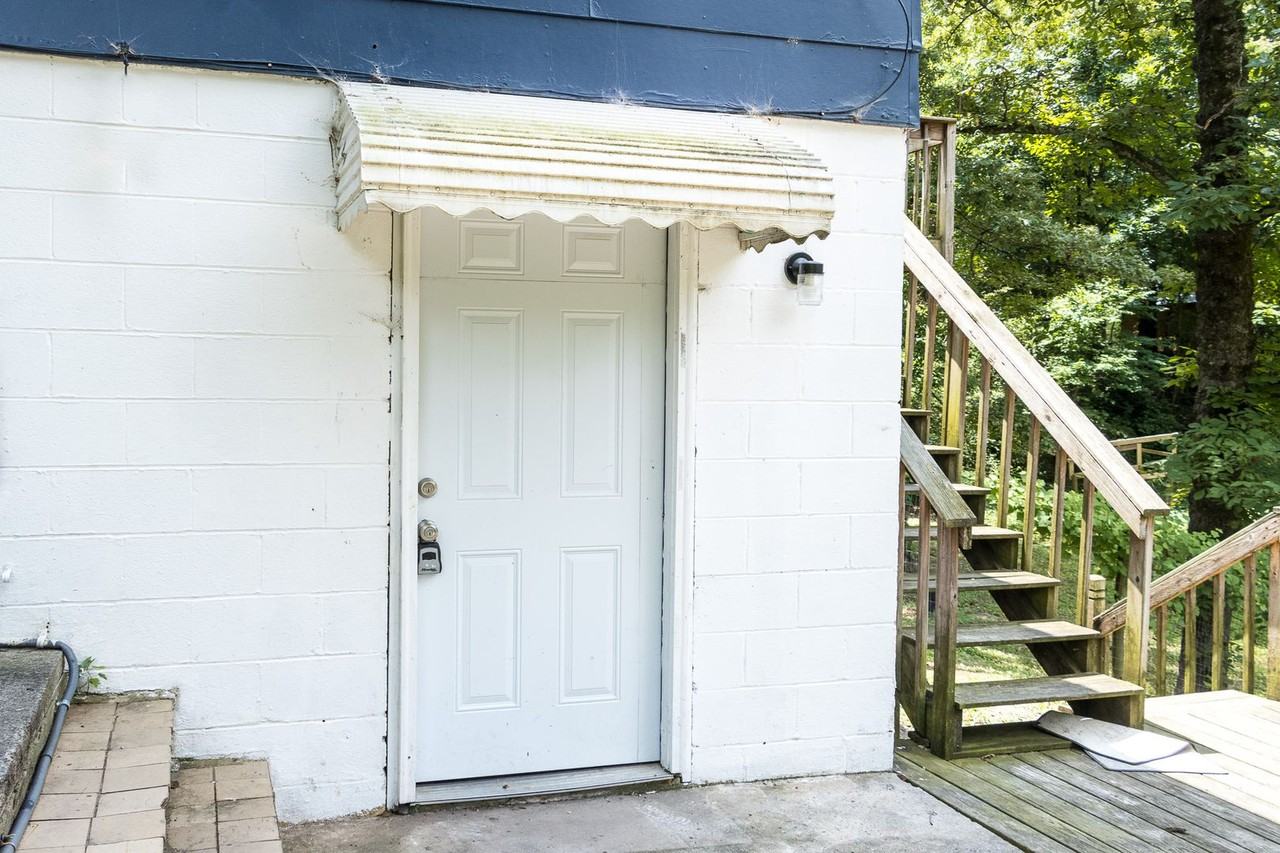 435 Montclair Drive - Photo 2 of 14