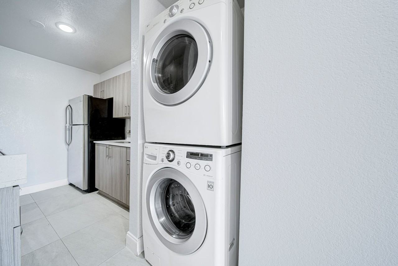 Prestige Vista Apartments - Photo 3 of 15