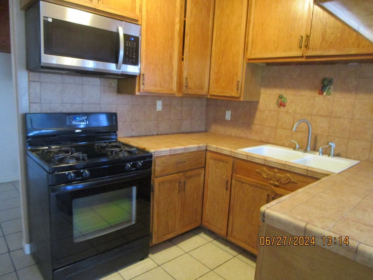 421 B St - Photo 3 of 17