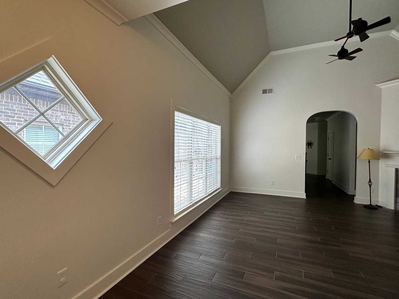 358 Kingston Cir - Photo 2 of 22