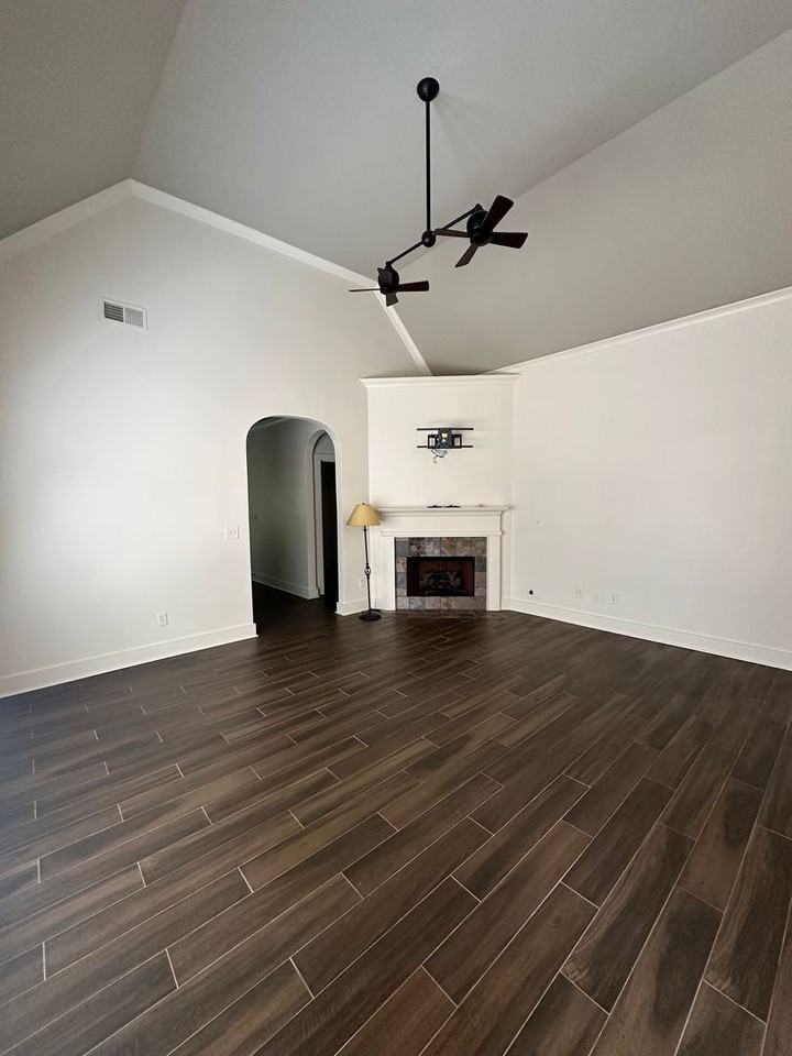 358 Kingston Cir - Photo 3 of 22