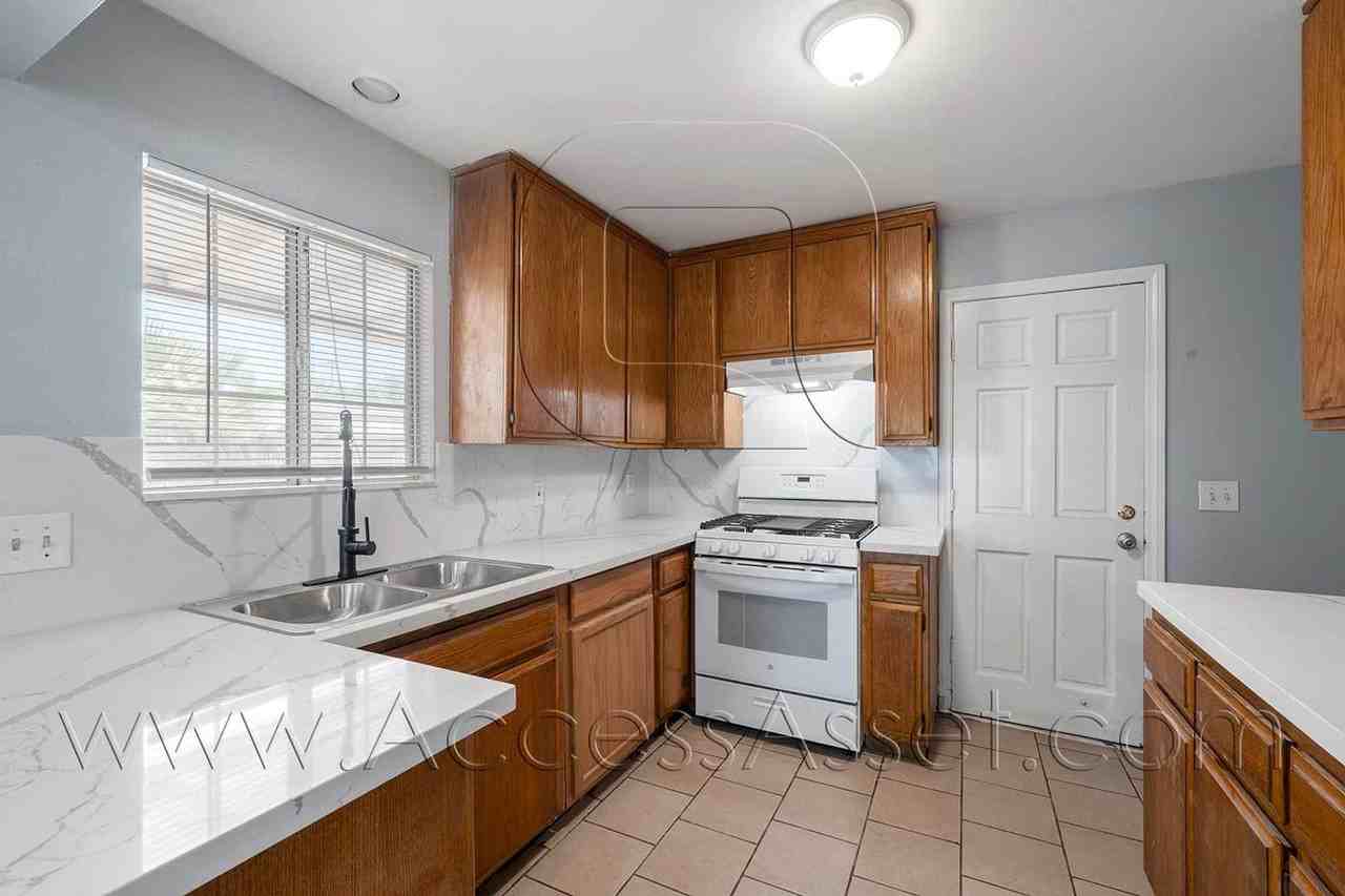 23865 Goetz Dr - Photo 3 of 28