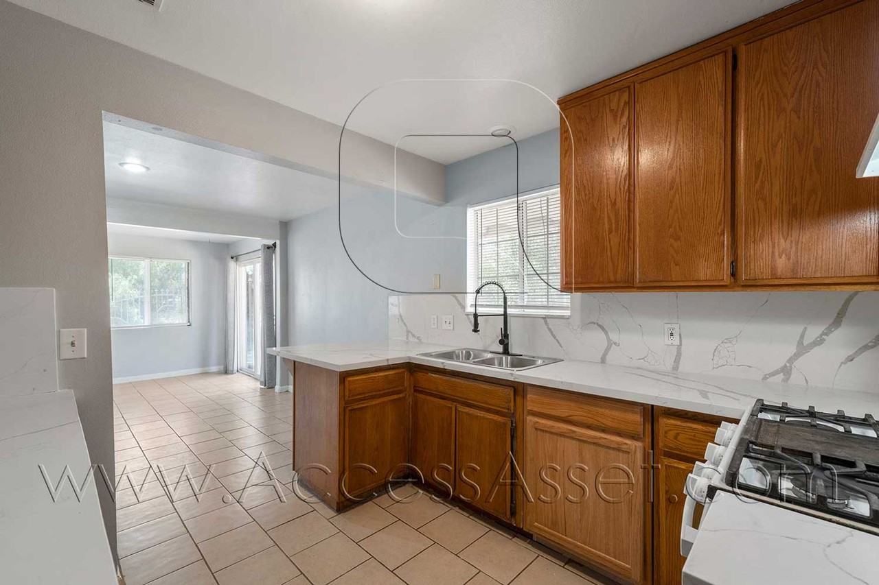 23865 Goetz Dr - Photo 4 of 28