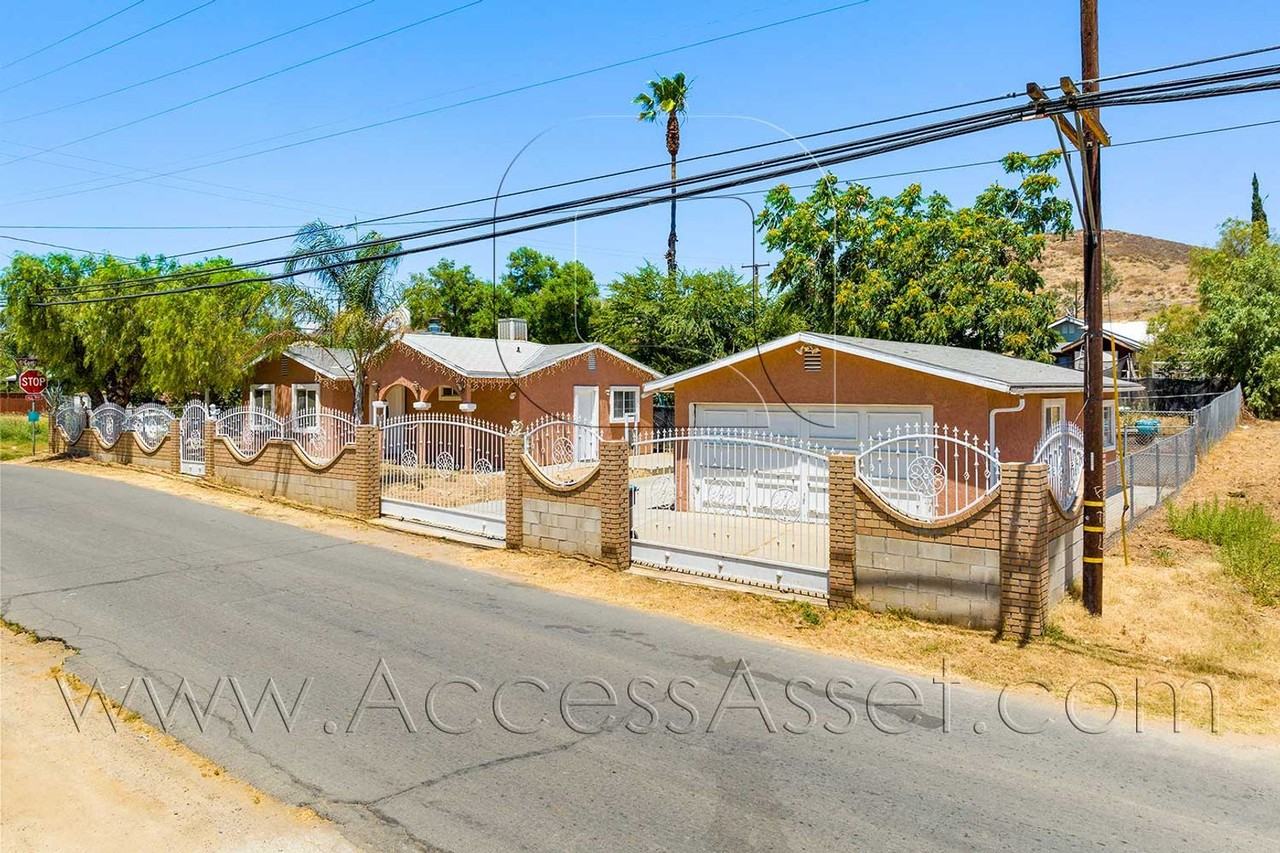 23865 Goetz Dr - Photo 2 of 28