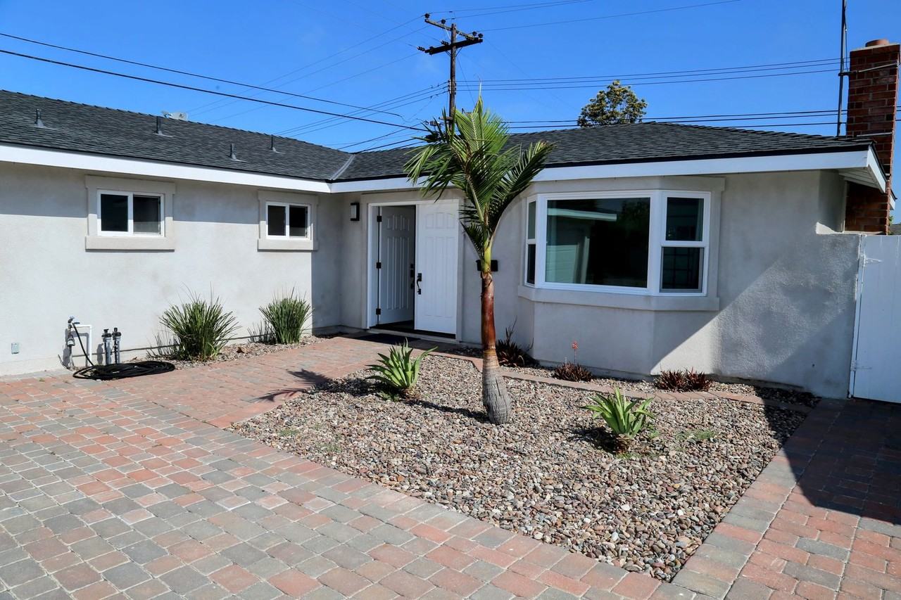 1134 Austin St - Photo 3 of 28