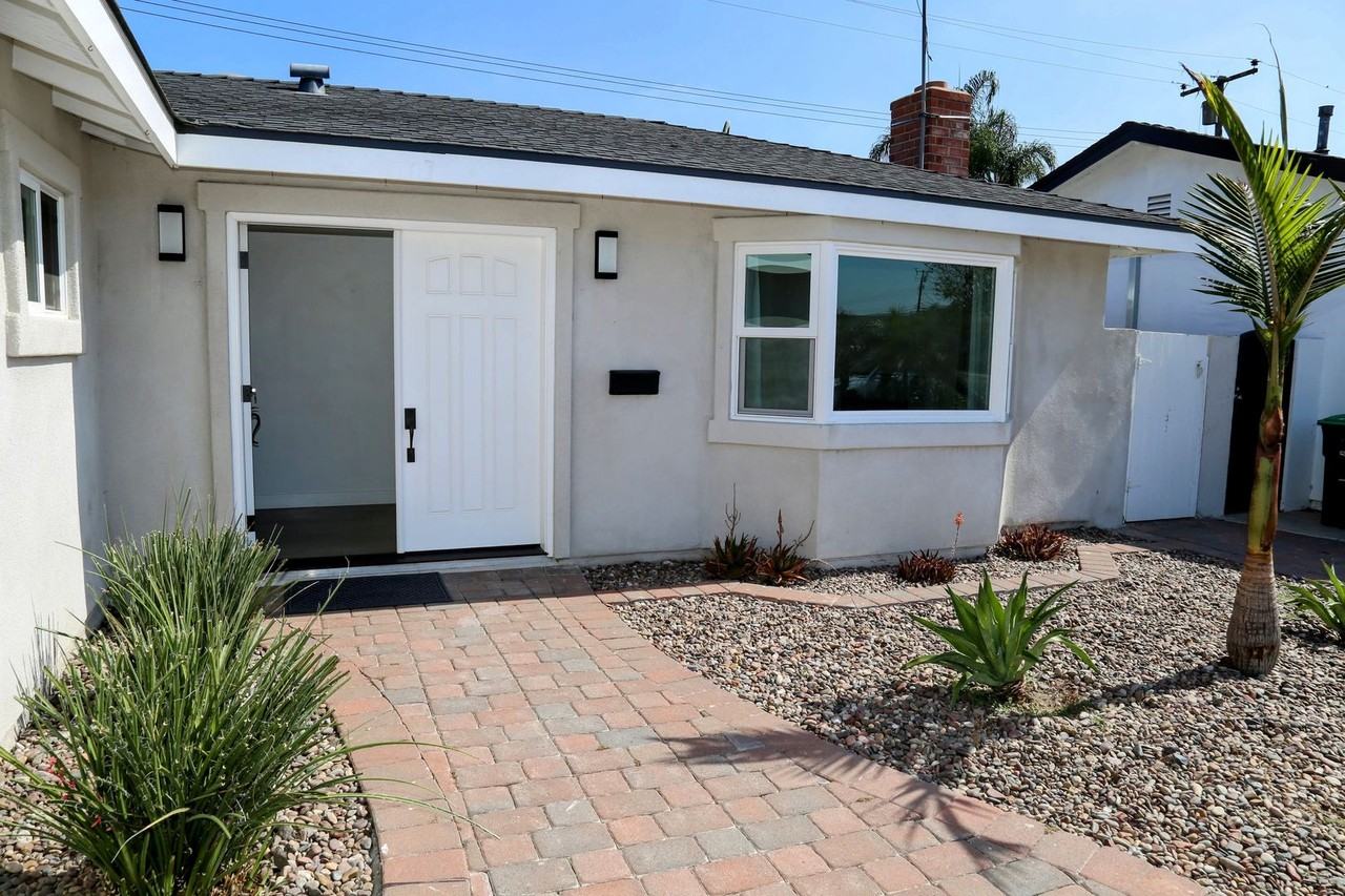 1134 Austin St - Photo 2 of 28