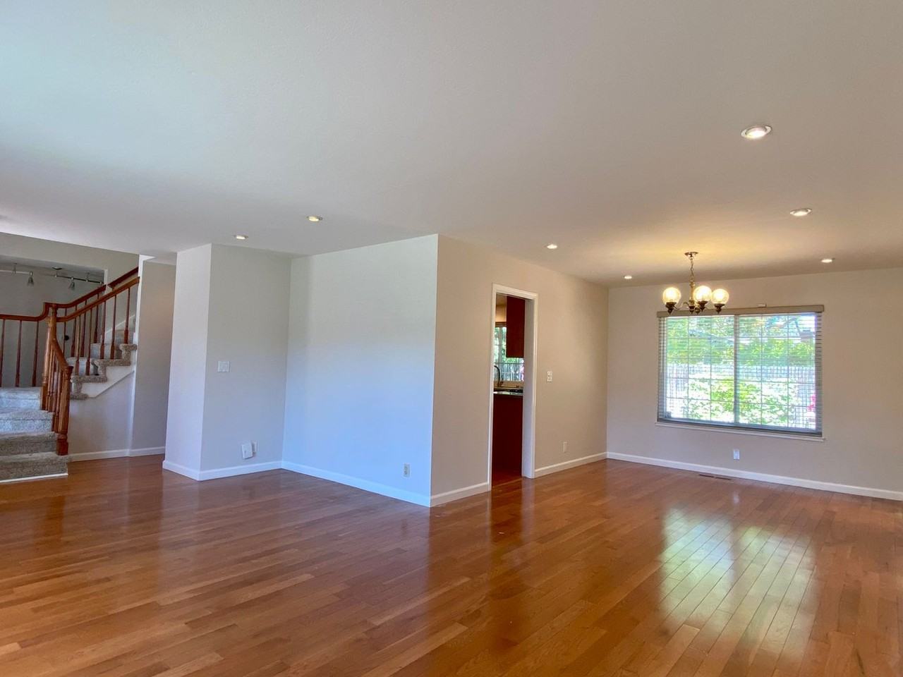 764 Starbush Dr - Photo 4 of 31