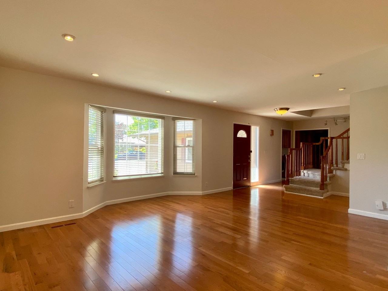 764 Starbush Dr - Photo 5 of 31