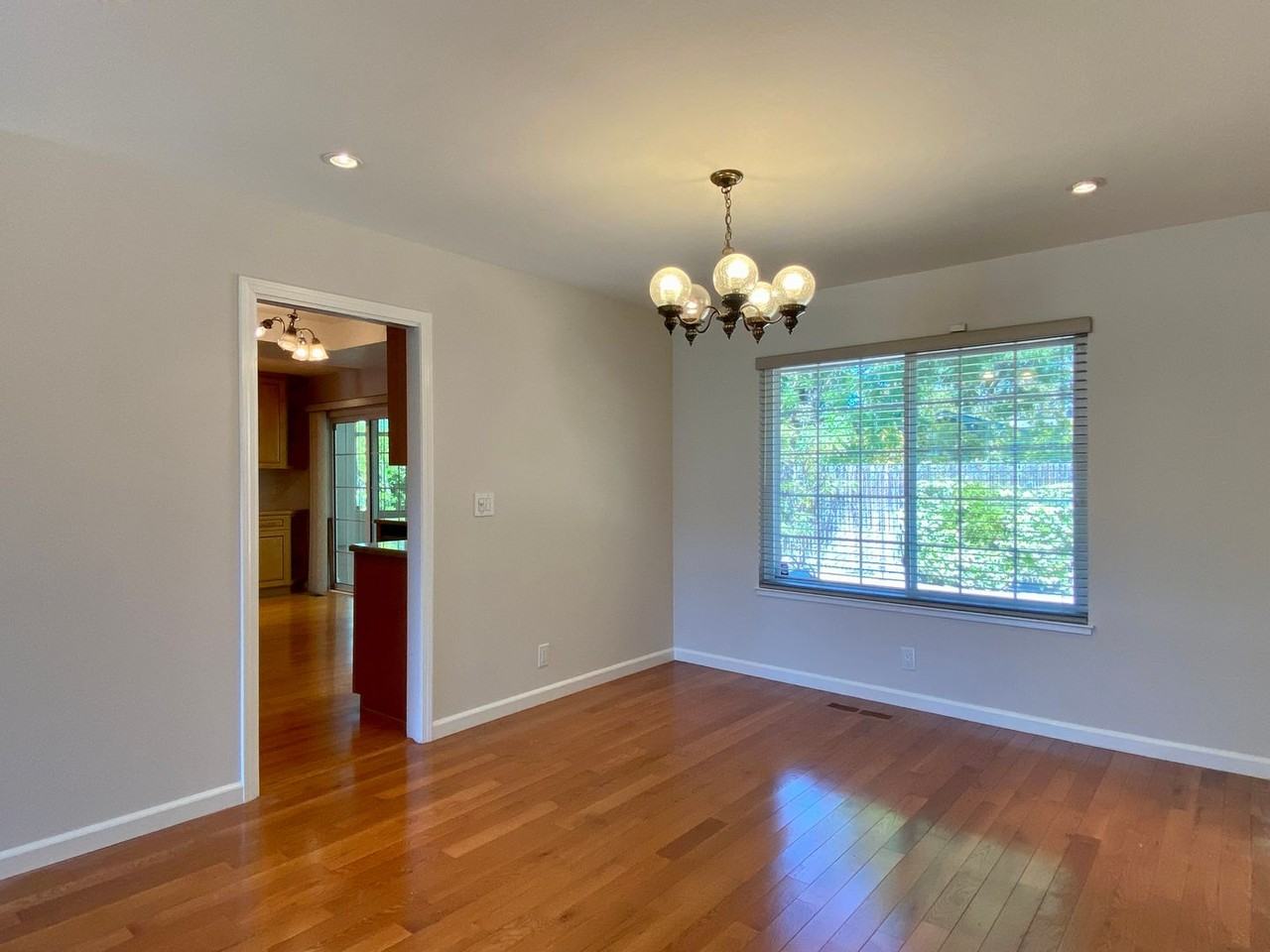 764 Starbush Dr - Photo 6 of 31