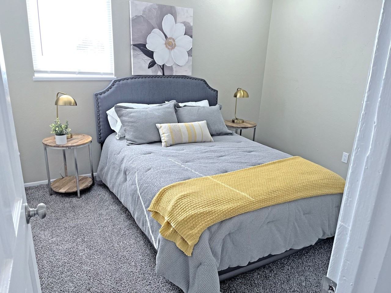 102-002 - 1402-1404 East 14th Street - Photo 2 of 7