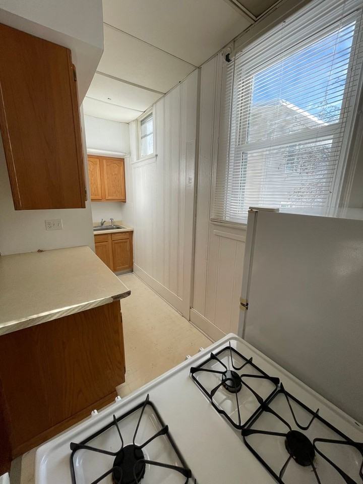 2125 E Superior St - Photo 5 of 25