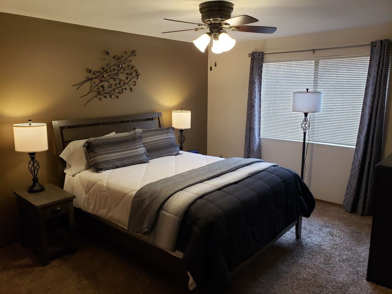 Linden Pointe Residences - Photo 6 of 26