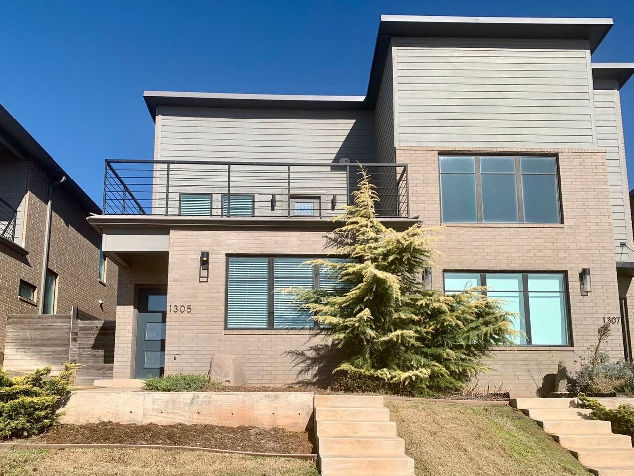 1305 Ne 6th St - Photo 2 of 21