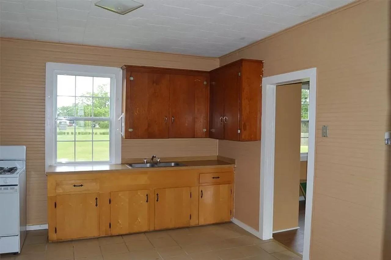 1834 Bayou Rd - Photo 2 of 4