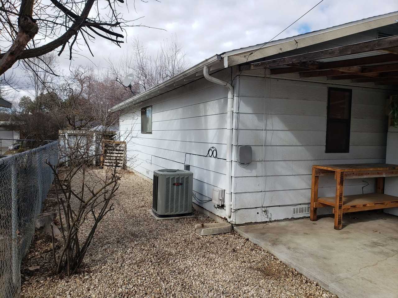 2930 N 38th St - Photo 3 of 15