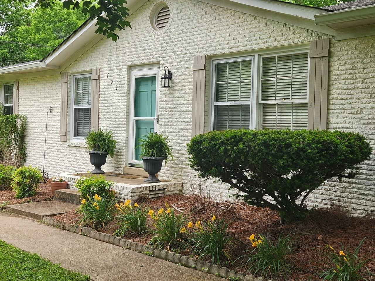 702 Meade Dr - Photo 2 of 16