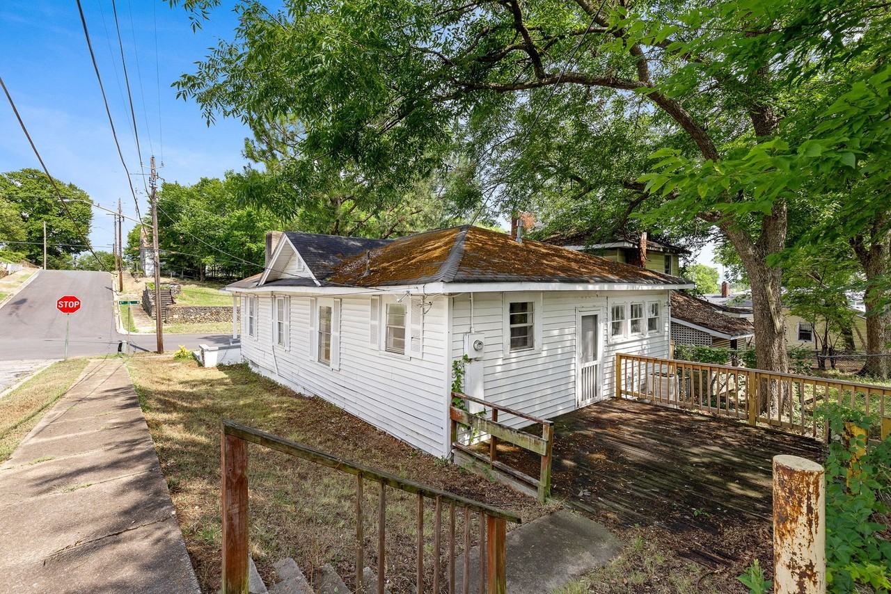 1140 4th Pl N - Photo 2 of 13