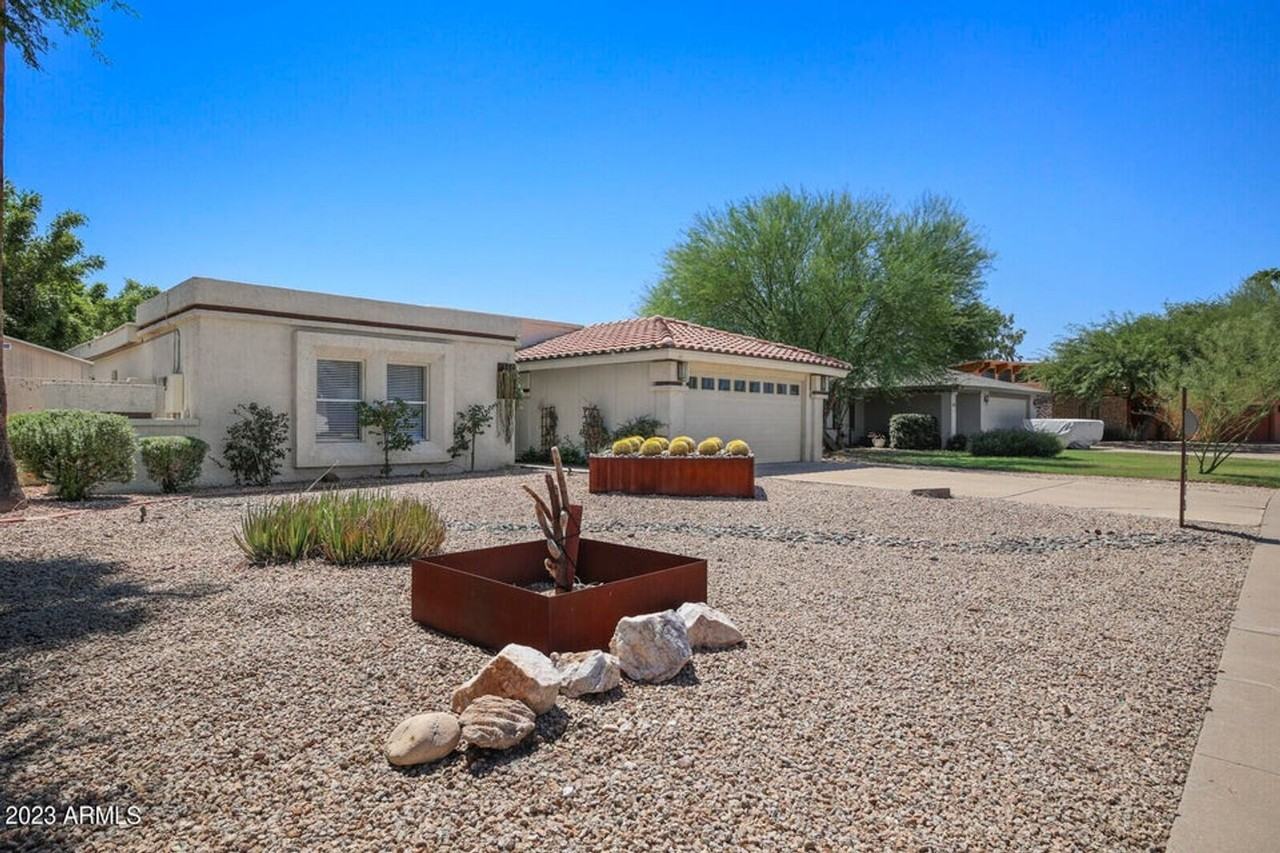 3915 E Larkspur Dr - Photo 3 of 48