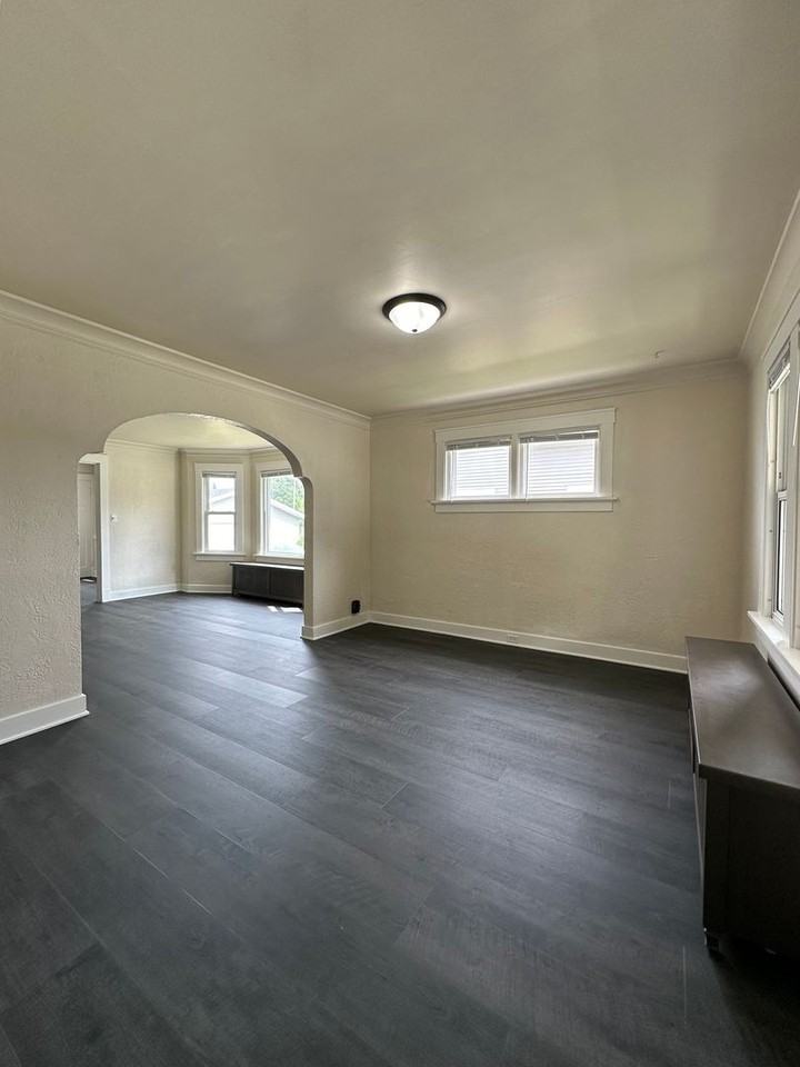 1113 S 21st St - Photo 3 of 17