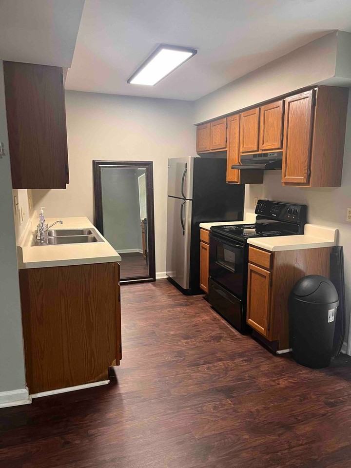 3912 Valley Creek Way - Photo 2 of 14