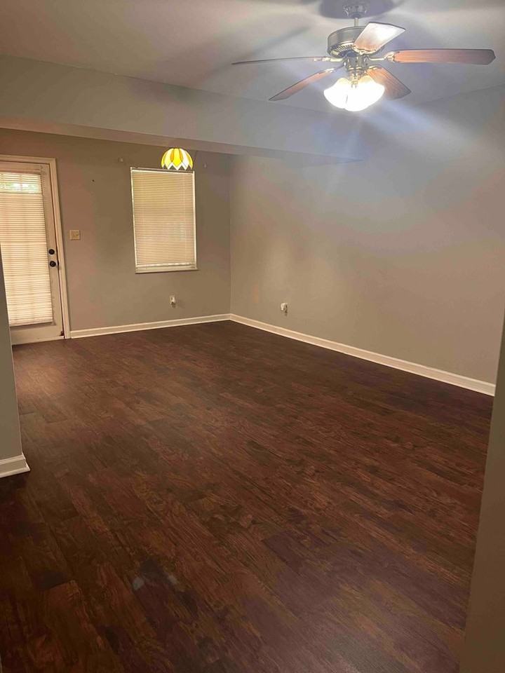 3912 Valley Creek Way - Photo 3 of 14