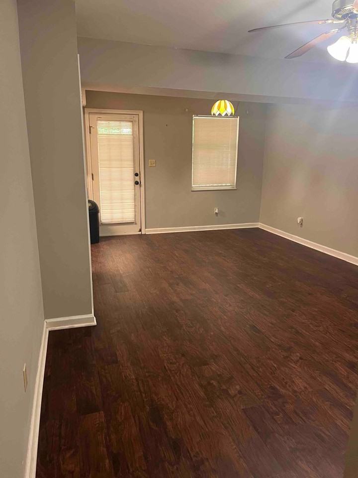 3912 Valley Creek Way - Photo 4 of 14