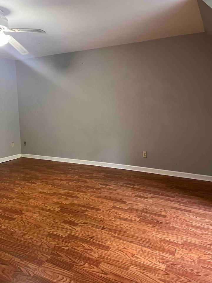 3912 Valley Creek Way - Photo 5 of 14