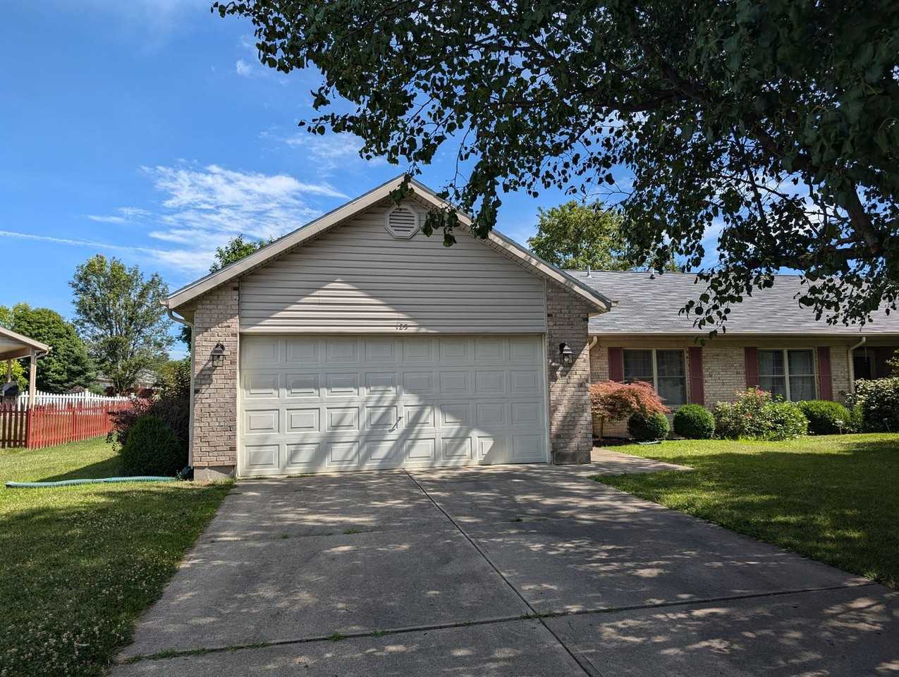 125 Warner Dr - Photo 2 of 38