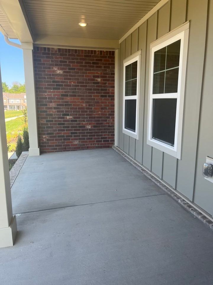 741 Coburg Pvt St - Photo 4 of 11