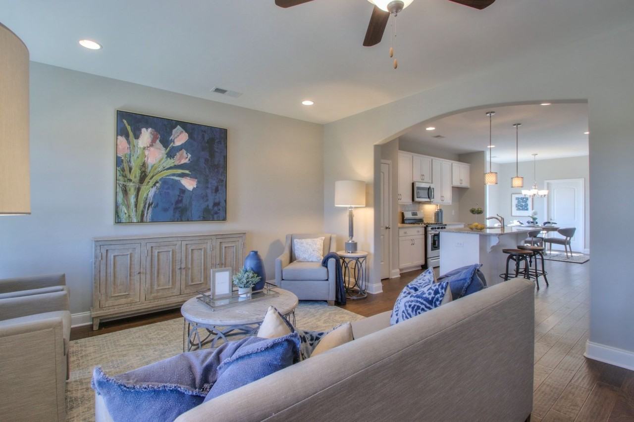 741 Coburg Pvt St - Photo 5 of 11