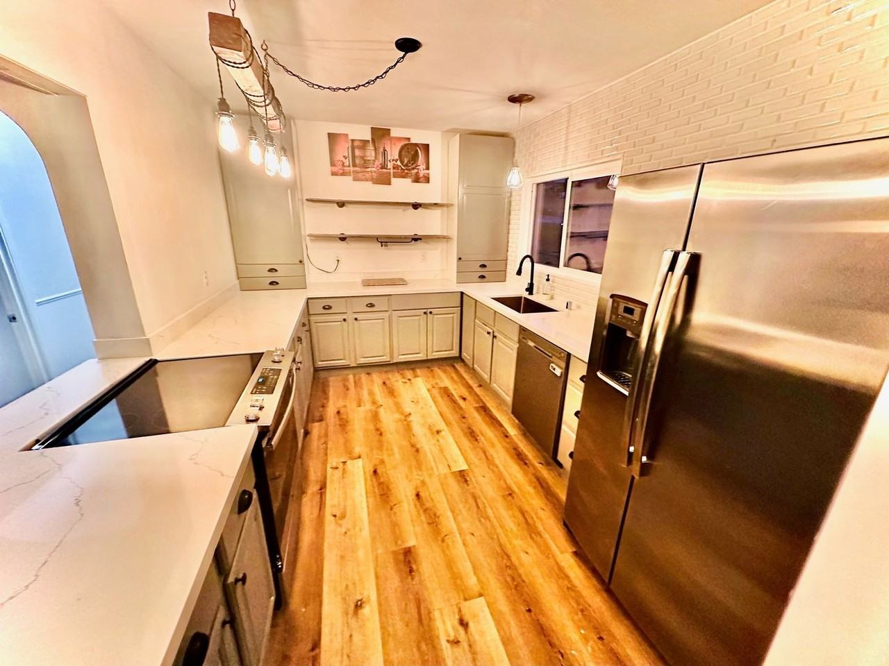 770 E 12th St - Photo 3 of 7