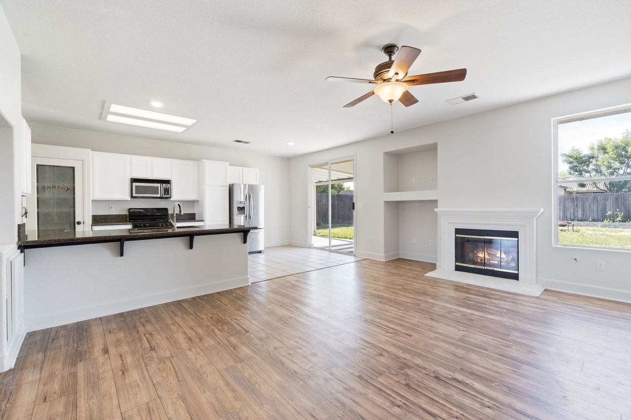 1085 W Sandstone Dr - Photo 5 of 13