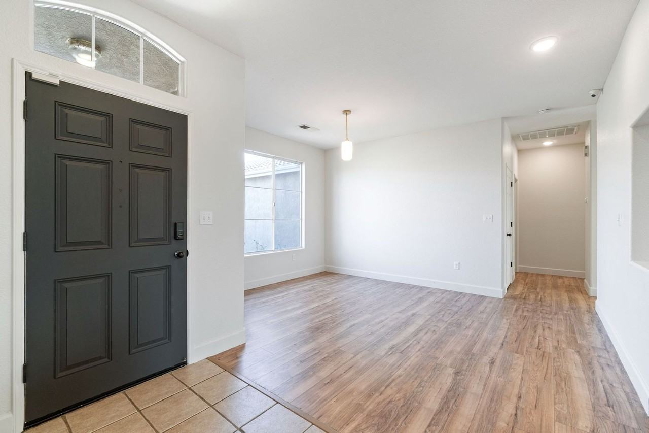 1085 W Sandstone Dr - Photo 7 of 13