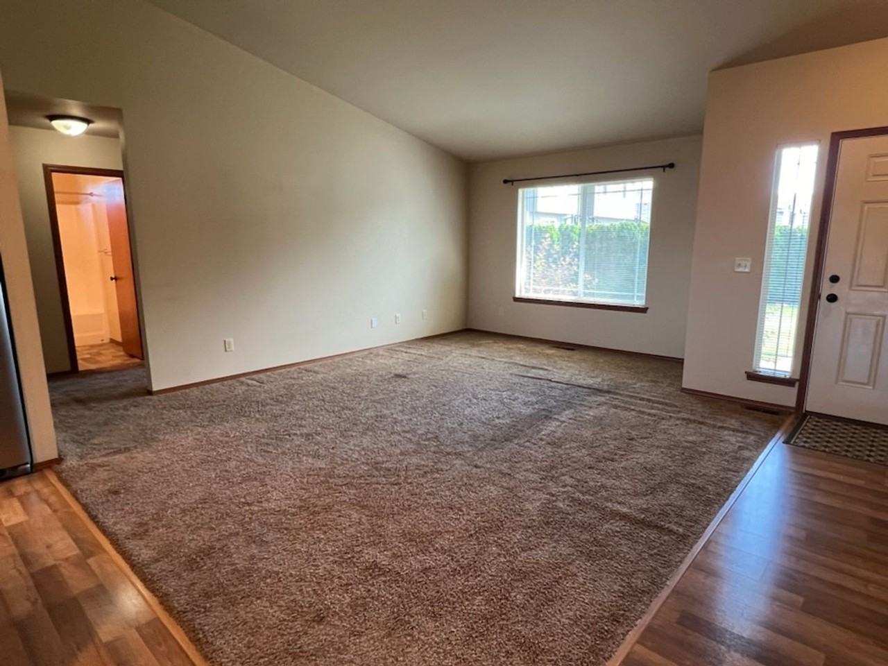 2525 Ne Noble Loop - Photo 2 of 20