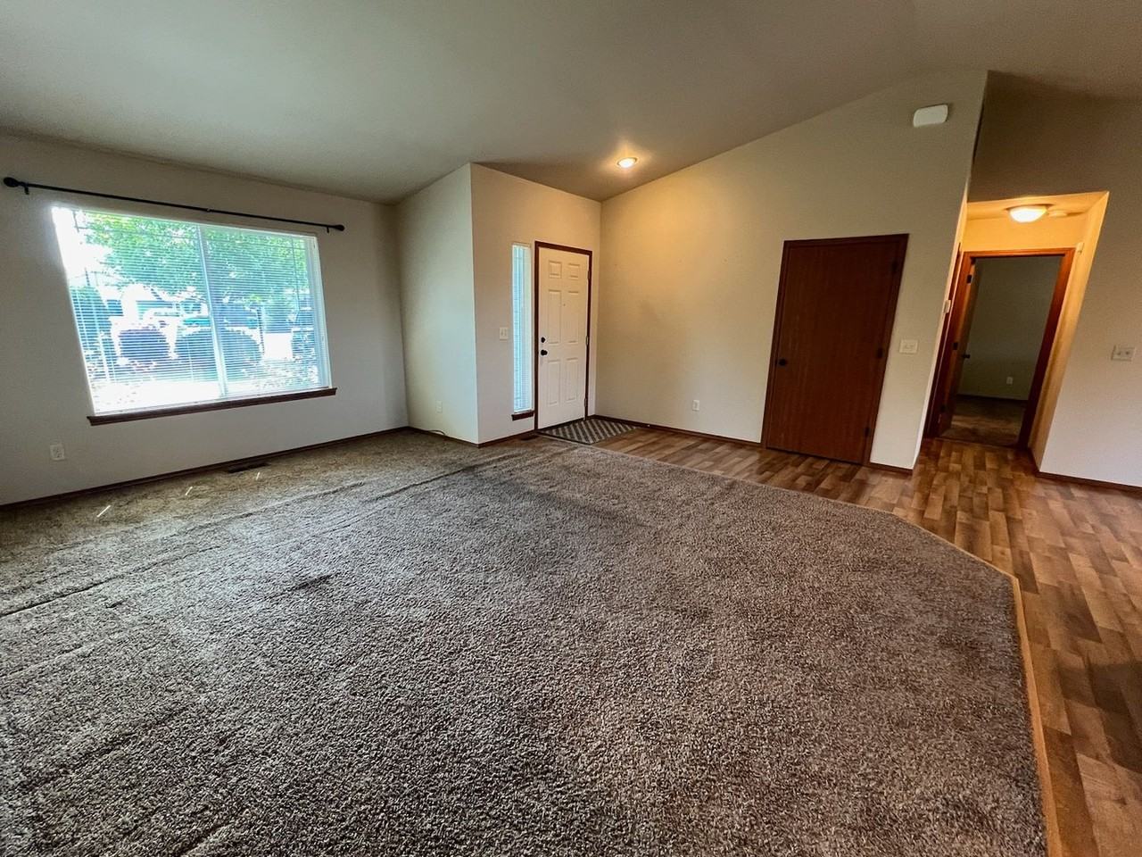 2525 Ne Noble Loop - Photo 3 of 20