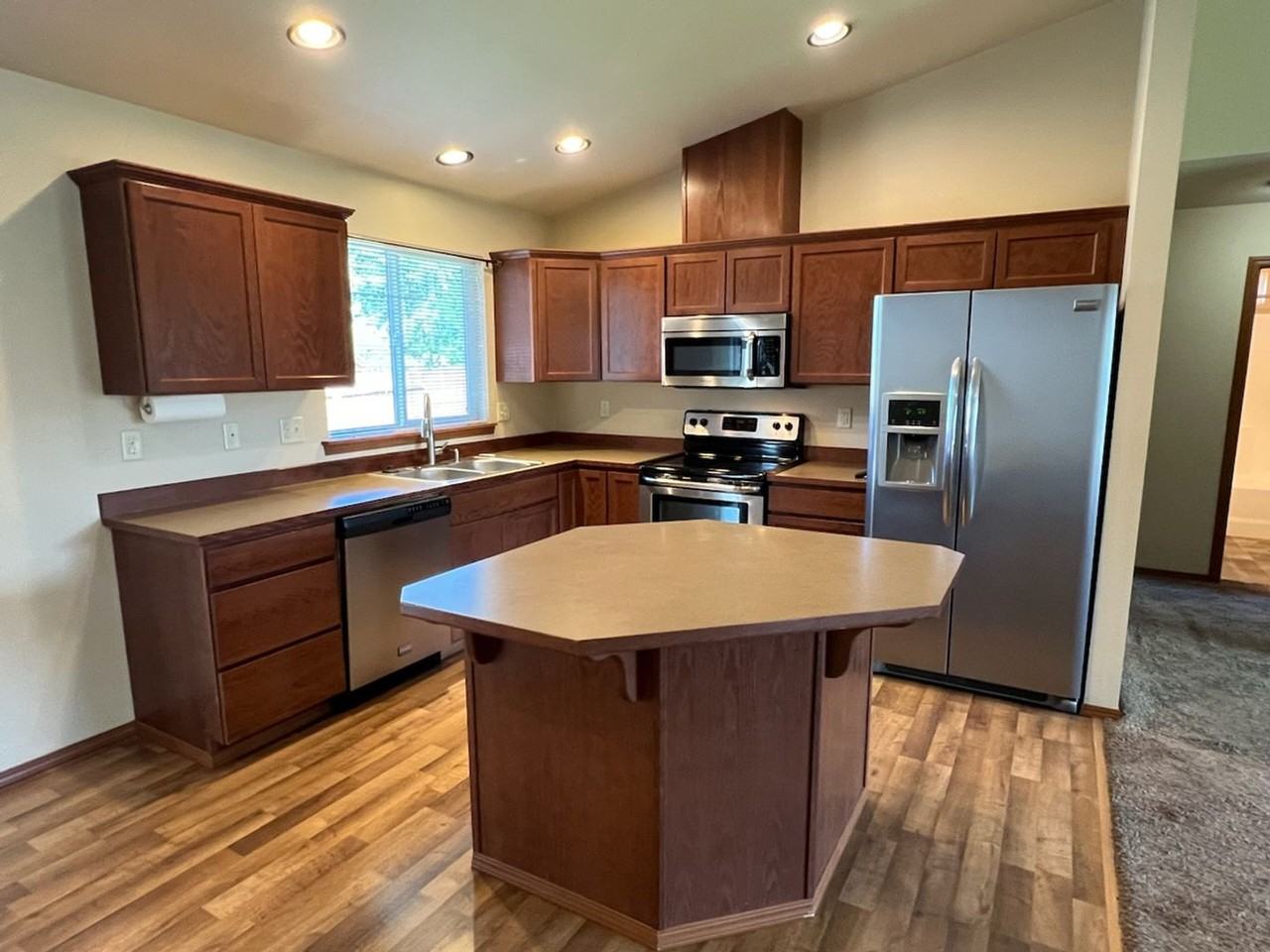 2525 Ne Noble Loop - Photo 5 of 20