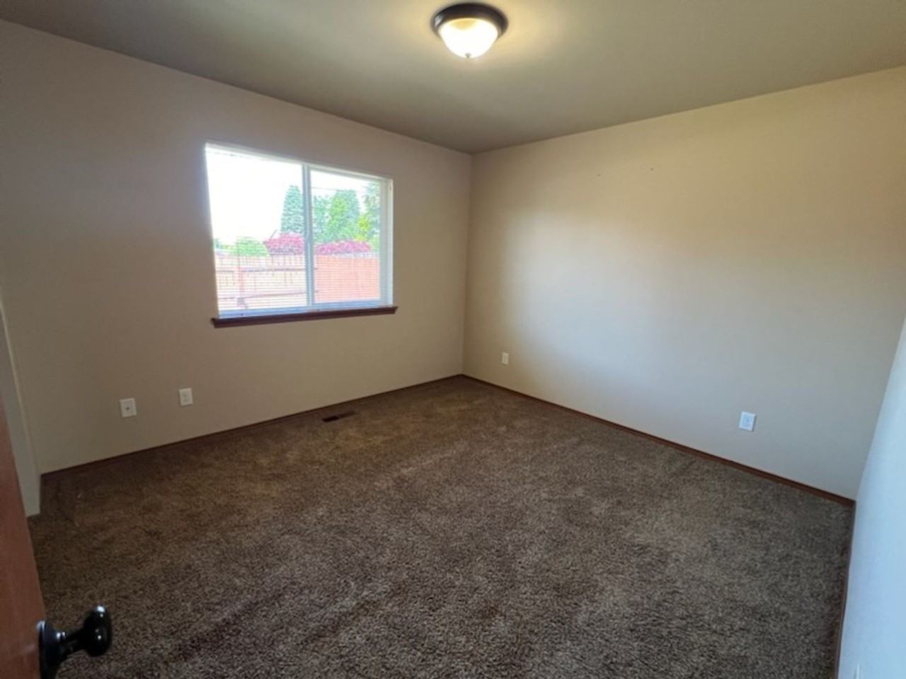 2525 Ne Noble Loop - Photo 6 of 20