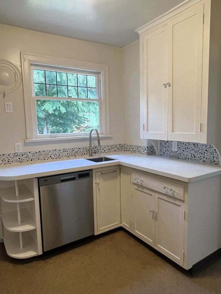 1927 25th Ave E - Photo 3 of 12