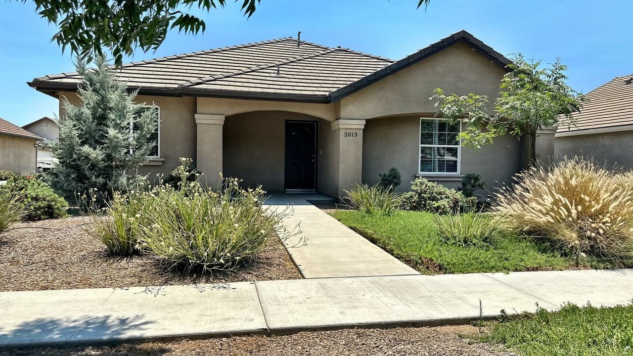 2013 Bella Oaks Dr - Photo 2 of 19