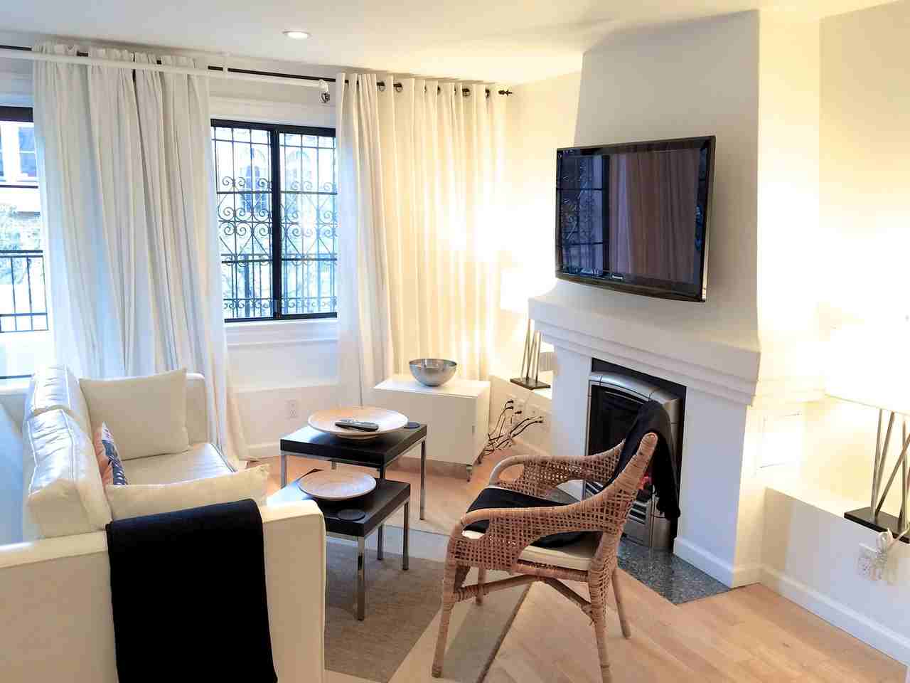 820 Ashbury St #1 - Photo 3 of 22