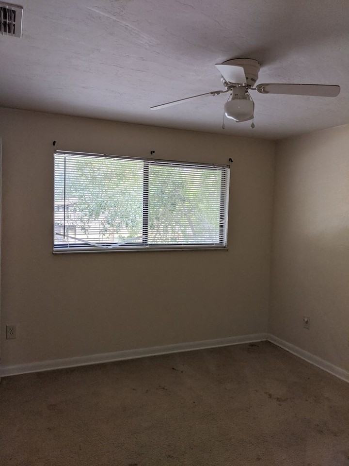 625 Sw 67th Ter #D - Photo 2 of 3