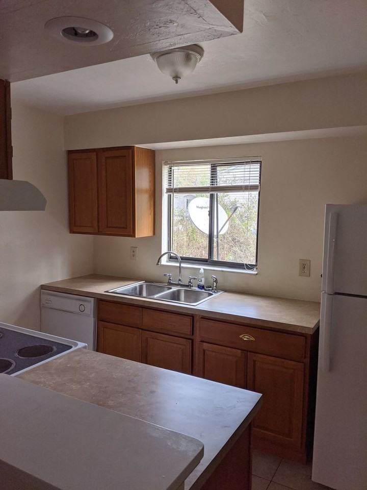625 Sw 67th Ter #D - Photo 3 of 3