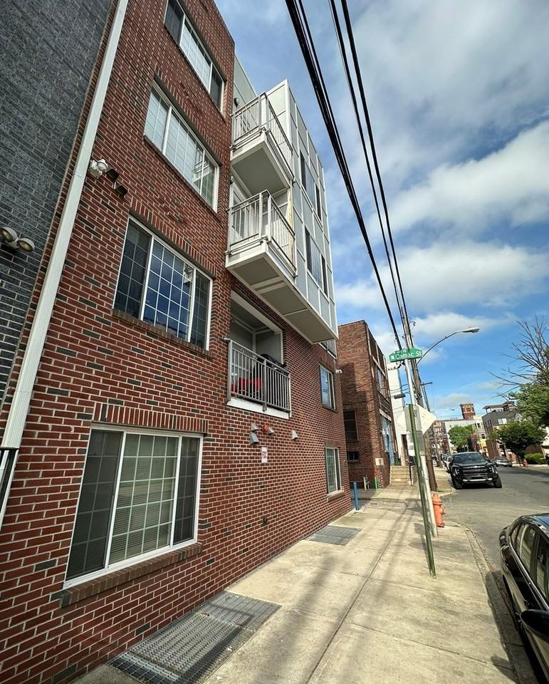 Wallace St 1216 - Photo 2 of 14