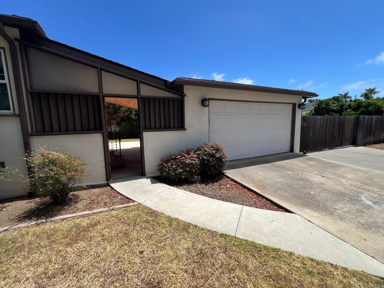 654 5th Ave - Photo 4 of 22